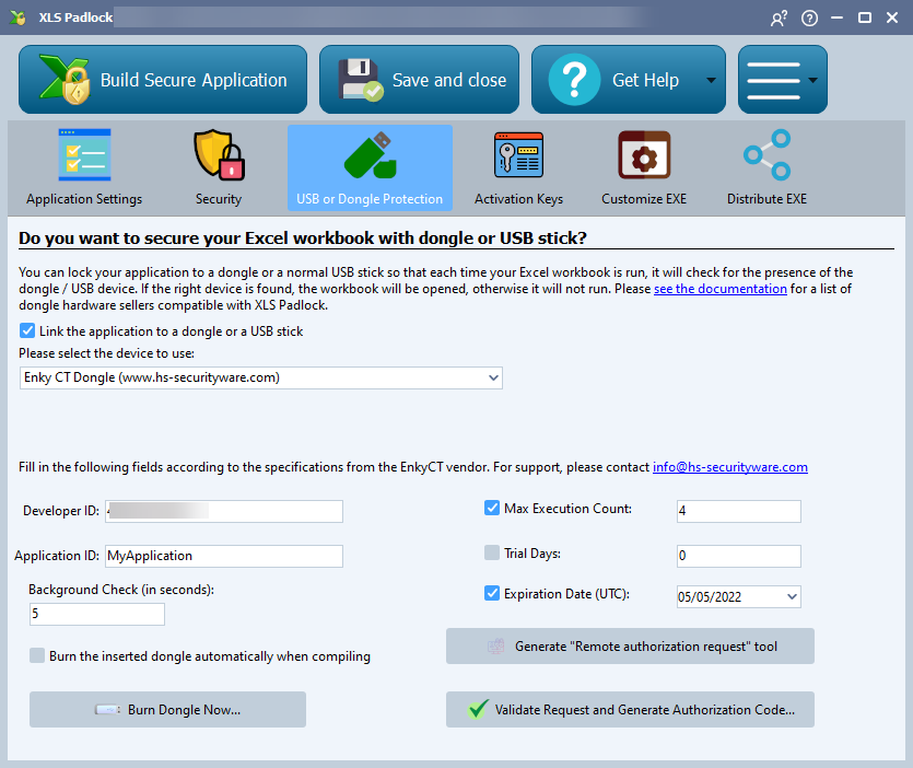 A aba USB or Dongle Protection no XLS Padlock, com a opção Link the application to a dongle or a USB stick ativada, um dispositivo selecionado na lista e os ajustes de desenvolvedor, aplicação e expiração preenchidos.
